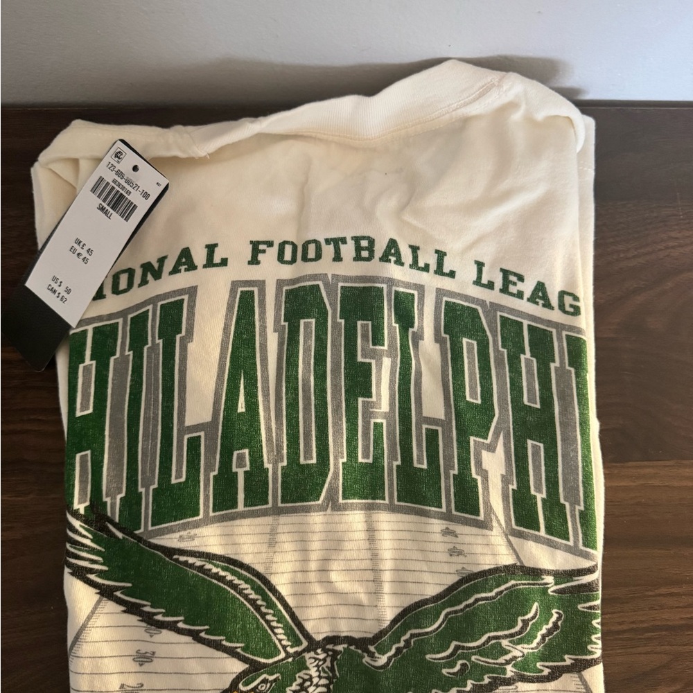 Abercrombie & Fitch White and Green Graphic Tee